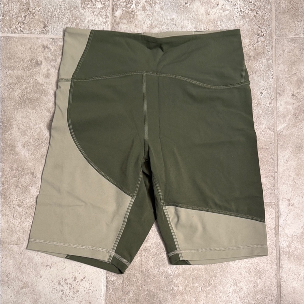 Lululemon Two-Tone Green Shorts